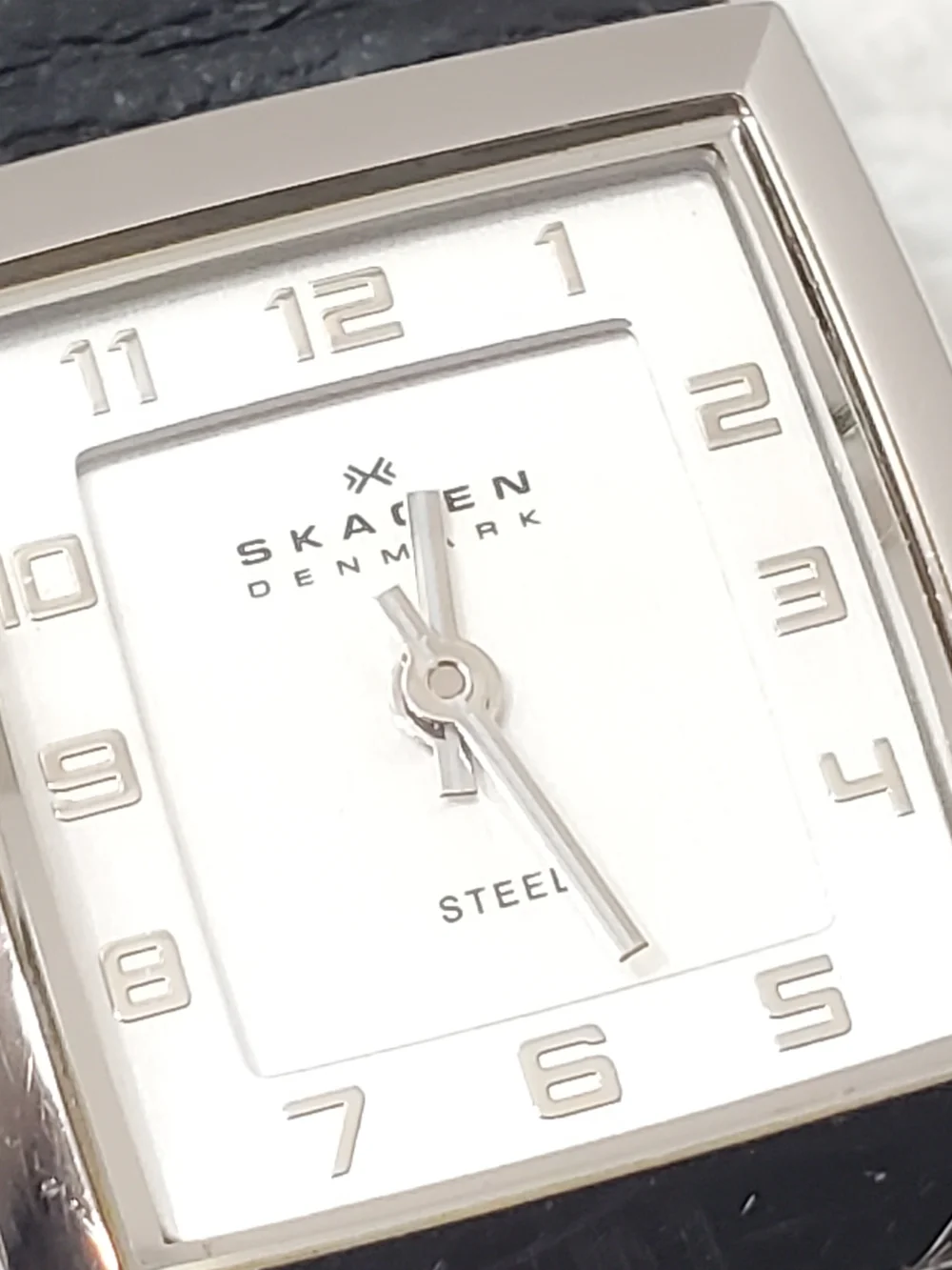 Vintage Skagen Denmark Women's Quartz Watch Black Leather Strap Silver Dial